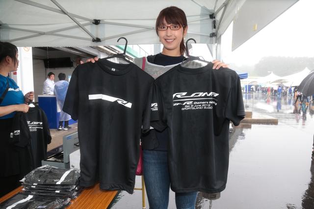 画像: 毎回すぐに売り切れてしまう! 限定Tシャツも販売