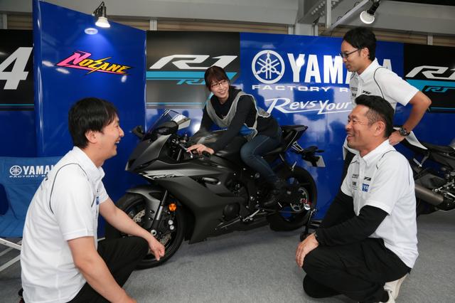 画像1: 開発メンバーの皆さんからお話しを聞ける機会もあり、たくさんの方がピットに集まっていました!