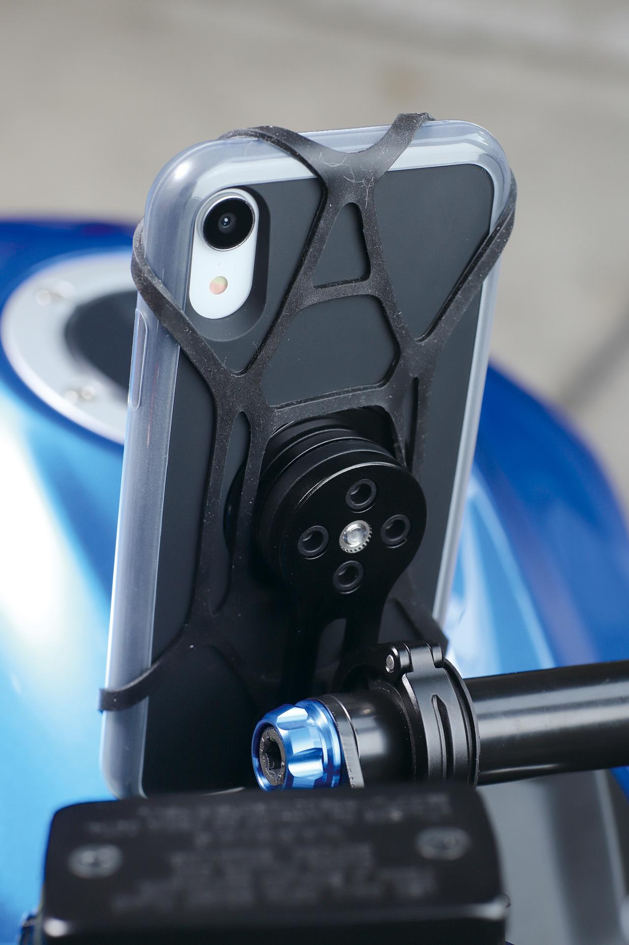ワンタッチ着脱のスタイリッシュなスマホマウント『SP CONNECT MOTO 