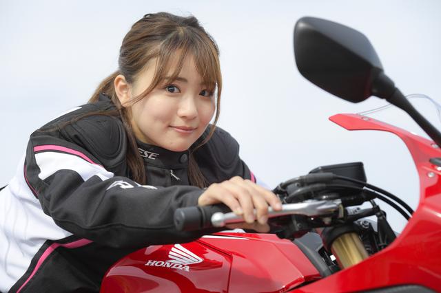 画像: ーー止まる時はリアブレーキ中心、というのは、いつもやってること?
