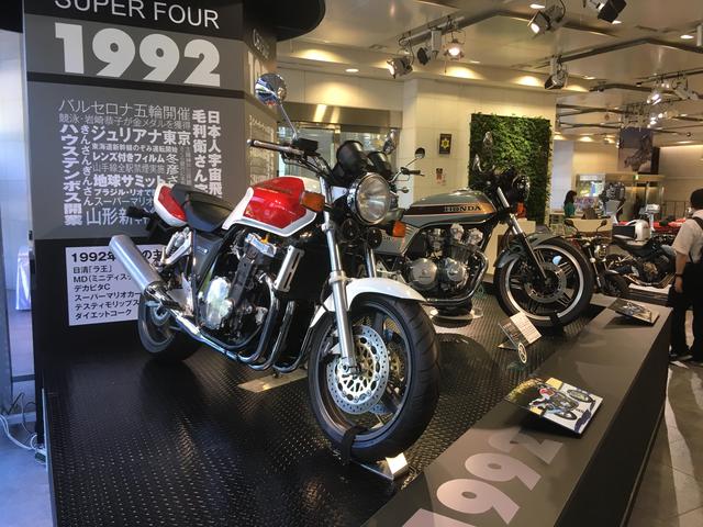 画像: CB1000SuperFourとCB750F ウェブサイトにはこのF、82年式って書いてありますが、81年式CB750FBの誤りです お詫びして訂正いたします←なんでウチがw