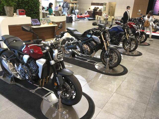 画像: これは現行「R」シリーズですね 1000/650/250/125が並んでます