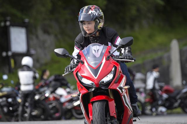 画像: ーーでもCBRみたいなセパハンタイプって、ハンドルを切って曲がるバイクじゃないよね。