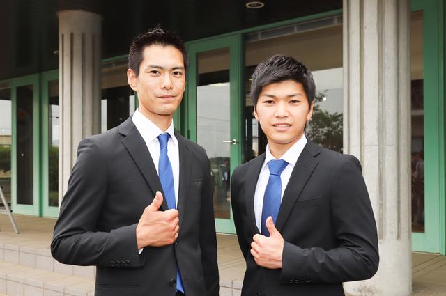 画像: 元トライアル選手の野本佳章 選手(左)と、元ロードレーサーの上和田拓海 選手(右)。模擬レースや、タイム計測などで、常にトップ争いを展開していた2人。