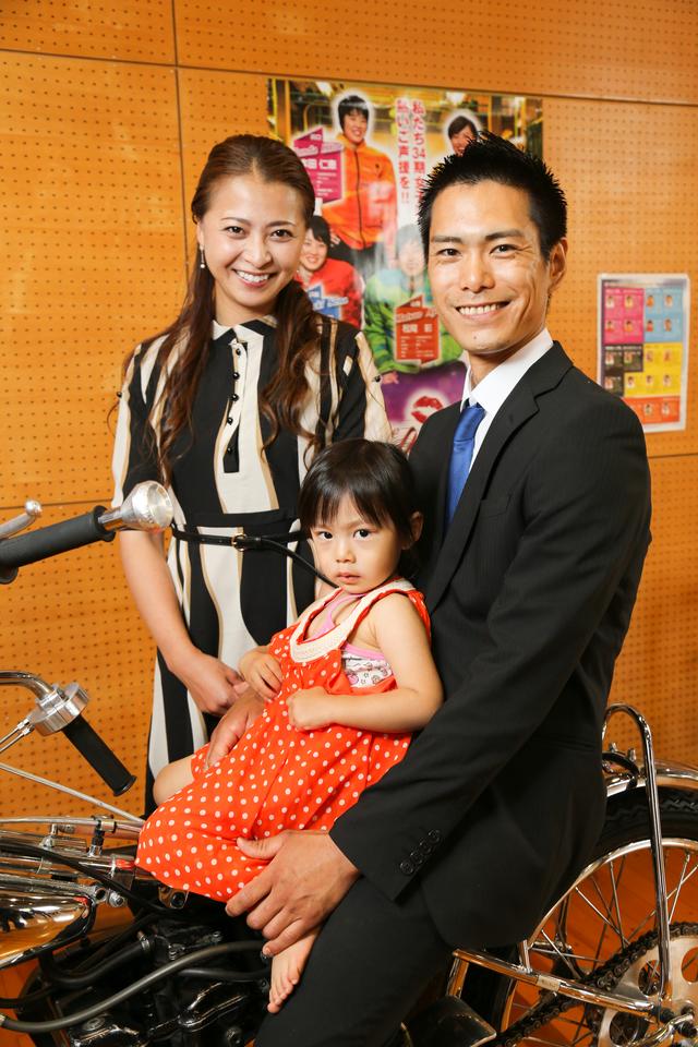 画像: 野本選手の入寮中、家庭を支えた恵さんは「元々夢がある仕事をしていたので、今回も全力で支えようと思っていました。寮生活中も娘に(野本選手)写真はよく見せていたので、家でも娘は『ヨッシー、ヨッシー(野本選手の愛称)』って言ってましたよ(笑)」。ちなみに野本選手、寮を出た最初の仕事は、恵さんの愛車YZF-R1の車検整備だったそうです…。