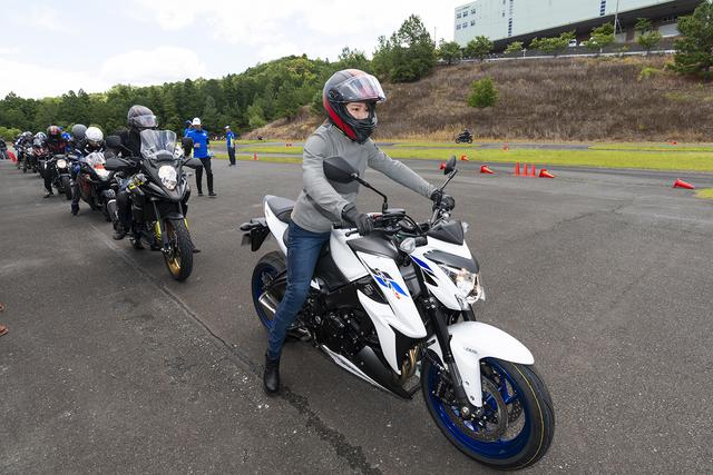画像1: 次に試乗したのはネイキッドスポーツの「GSX-S1000 ABS」