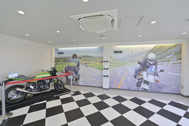 画像: 聖地誕生! 東本昌平RIDEの世界が壁画(教習所の休憩室の)になった!
