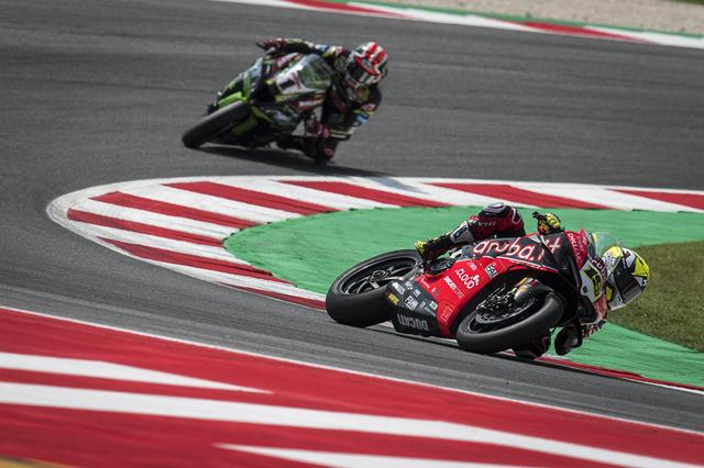 画像: スーパーポールレースでは、いつもの「アルバロ・スタイル」でバウティスタ優勝! このパターンになると手がつけられないスピードになります