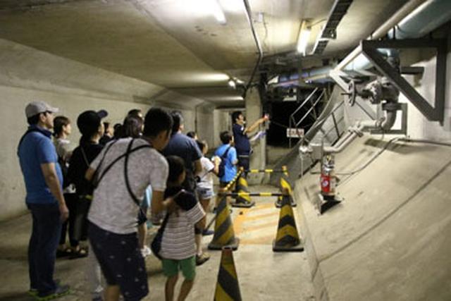 画像: アクアトンネル緊急避難通路探検