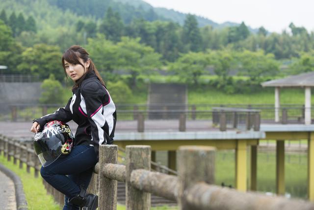 画像: ーーこの企画初のドゥカティ登場です。なっちゃん自身、ドゥカティ試乗は初体験だったんだよね。