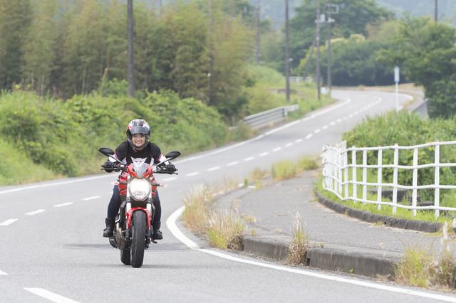 画像1: 平嶋夏海の「つま先メモリアル」(第4回:Ducati モンスター797)