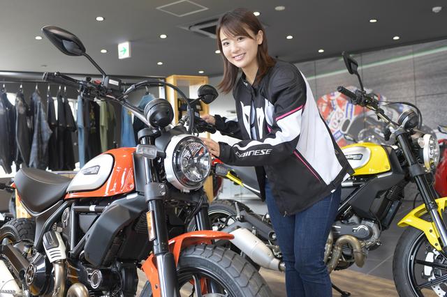 画像: もちろん「スクランブラー」シリーズも展示。アパレルと合わせて眺めることも出来るんです。