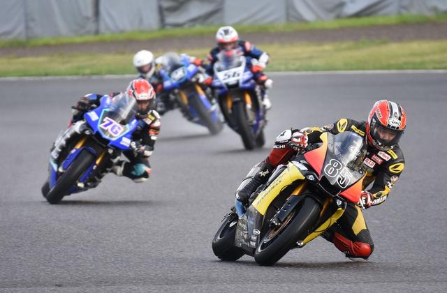 画像: 序盤からレースを引っ張った#85中冨 トップ4すべてヤマハ勢です