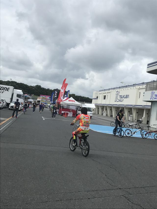 画像: ライダーさんは自転車の運転も上手なのかな...?! なんて思ったり。笑