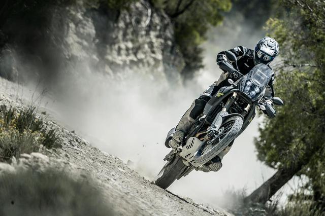 画像: 2016年のEICMAで「T7テネレ・コンセプト」を公開して以来、ヤマハが往年のパリダカマシンの名を冠した、オフロード志向のアドベンチチャーツアラーを開発しているのは公然の秘密だった。そしてついに、その市販バージョン「テネレ700」が登場!