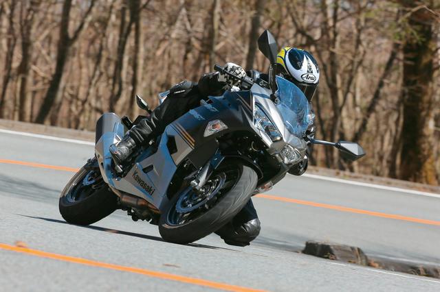 画像: 62万9640円/64万440円 ●水冷4ストDOHC4バルブ並列2気筒●248㏄●37PS/12500rpm●2.3㎏-m/10000rpm ●166㎏●14L●110/70-17・140/70-17