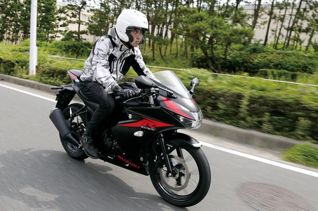 画像: スズキの誇るスーパースポーツGSX-Rシリーズの末弟がこの125。その名に恥じないフルカウルボディを持ち、水冷4ストDOHC4バルブ単気筒をダイヤモンドフレームに搭載。セパハン&バックステップ、それでいて乗り手を選ばない歴代125ccを代表する本格スポーツバイク。2018年カラーの撮影車はMFD東京からお借りしました。 価格:38万6640円