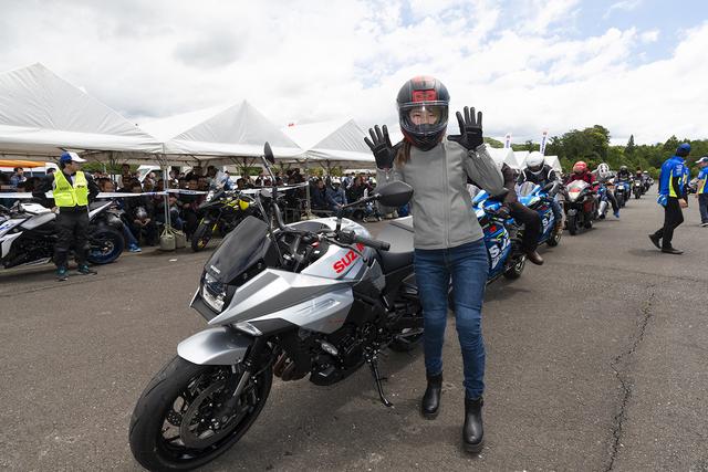 画像2: 葉月美優×SUZUKI KATANA(カタナ)【オートバイ女子部のフォトアルバム】