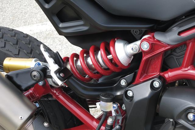画像: 前後サスはストローク150㎜のザックス製で、上級モデルのFTR1200Sはフルアジャスタブル。また、リヤショックはピギーバック式となる。