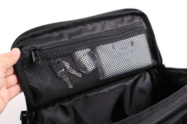 画像3: 日帰りツーリングの荷物はこれでOK!? 見た目以上にいろいろ入る!