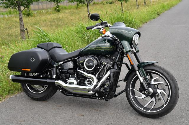 画像: ソフテイルファミリー「SPORTGLIDE(スポーツグライド)」。