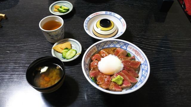画像: これがいまきん食堂の赤牛丼です。