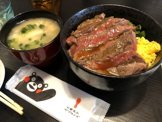 画像: あか牛ステーキ丼 だんご汁付き ¥1700