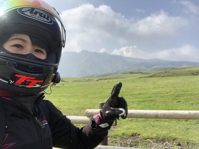 画像: 指の先のもくもくしている所が阿蘇山!