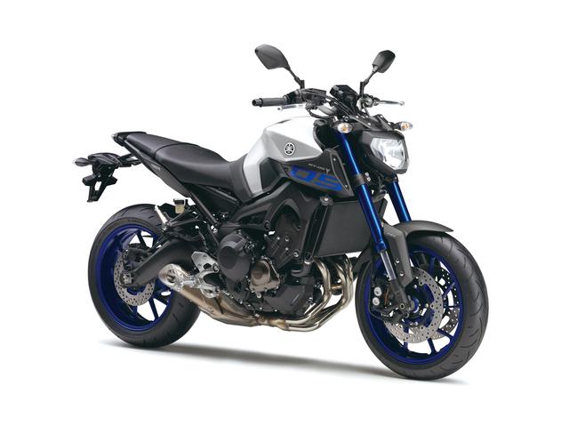 画像: 2016 YAMAHA MT-09/A 当時価格:84万9960円/91万5840円 発売日:2016年2月10日/3月1日 カラー:マットシルバー1(シルバー ※ABSのみ)・ディープレッドメタリックK(レッド)・マットグレーメタリック3(マットグレー)・ベリーダークバイオレットメタリック1(バイオレット)