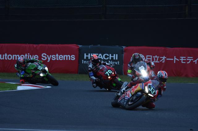 画像: ラスト1時間。高橋がハスラムを逆転してトップに浮上すると、ハスラムはレイに交代。ここからレイの大逆転劇が始まります