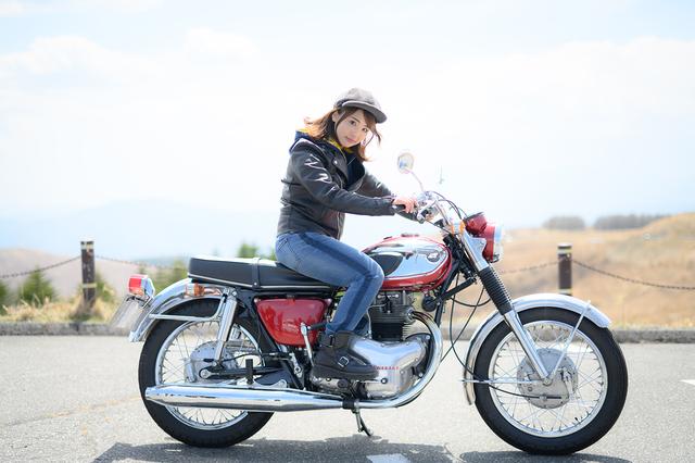 画像1: 平嶋夏海×KAWASAKI 650-W1【オートバイ女子部のフォトアルバム】
