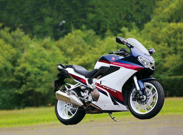 画像1: 2019年モデルのホンダVFR800Fを解説! 2006年の限定車以来、12年ぶりの特別なカラー