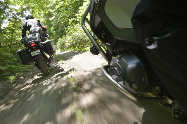 画像2: 冒険好きライダーから絶大な支持を得ている完全防水ツーリングバッグ