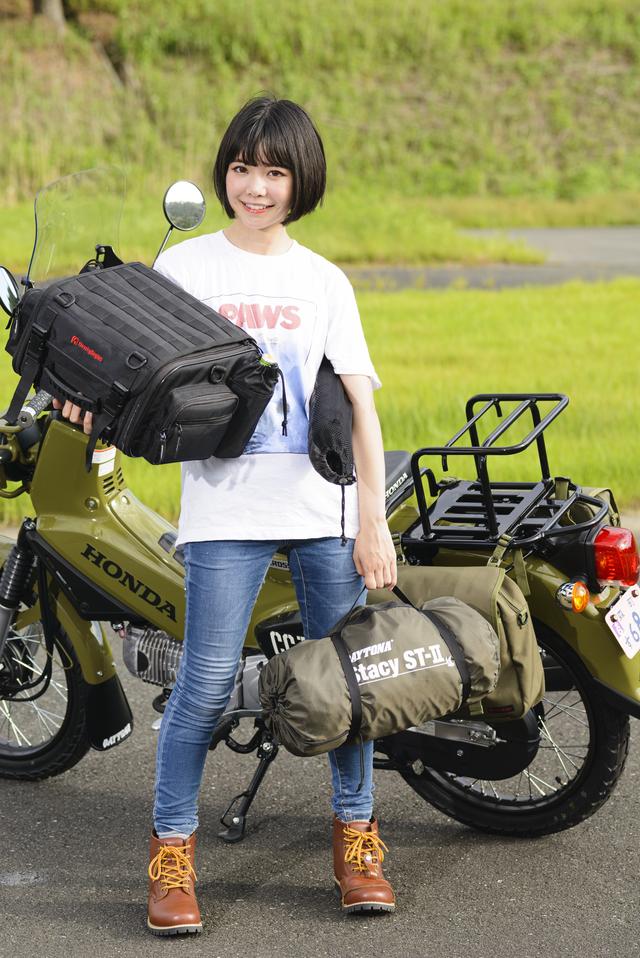 画像: 今回はシートバッグとキャンプ用品を美環ちゃんが積み込んでみました!