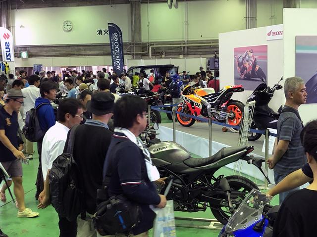 画像: 市販車もMotoGPマシンも多数展示されている場内。気になるバイクを間近でチェックできます!