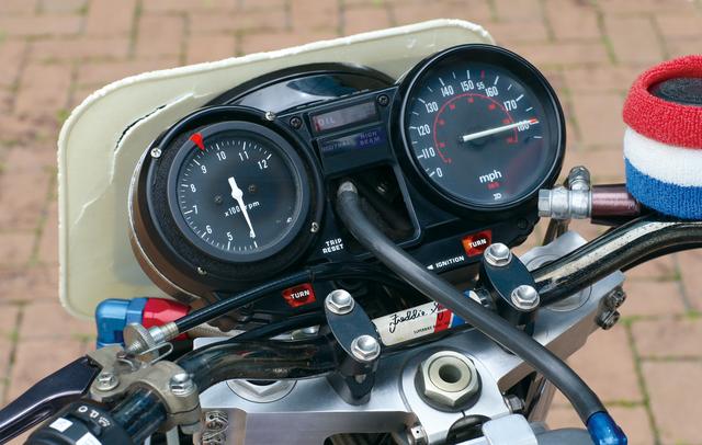 画像: スピードメーターは右端で針を振り切ったまま固定。遊び心あふれる演出だ(Honda Collection Hall の保管車両)。
