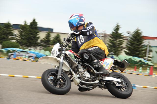 画像: ミニバイク仲間の江間聡選手(Bクラス)CRF150RⅡ