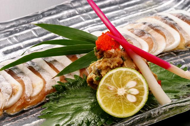 画像: ⑤福井県「鯖のへしこ」/一切れでご飯一膳・ビール一杯いけちゃう味の濃さ!