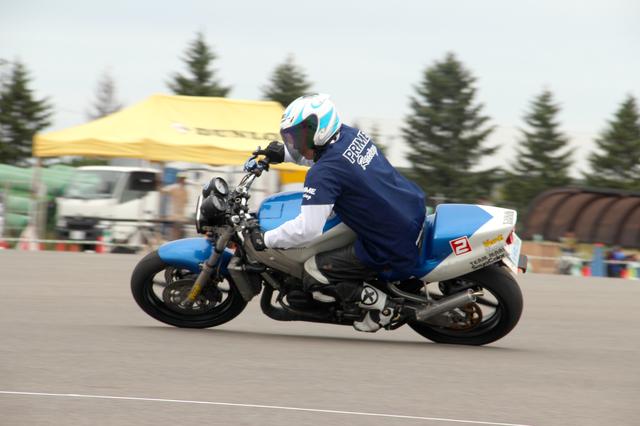 画像: SA1位 池田秀一選手(NSR250R)1'42.358