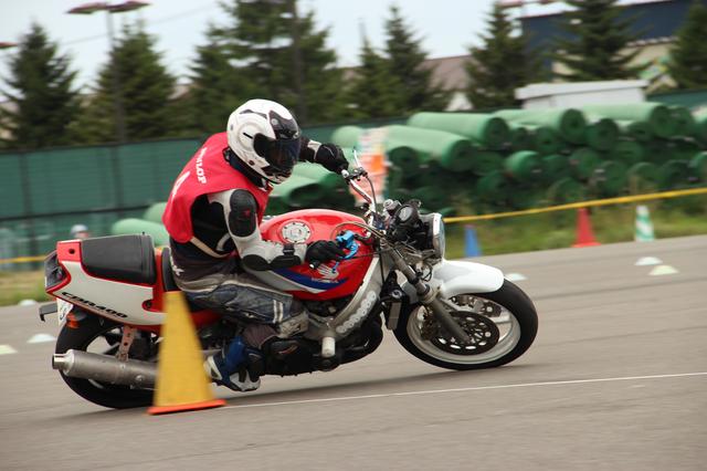 画像: Aクラス 小林義和選手(CBR400RR)