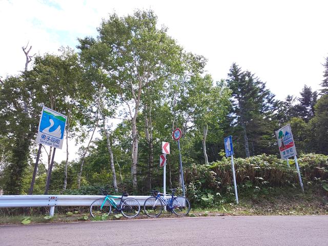 画像: カントリーサインとは、北海道の179市町村のイラストが描かれている標識です。
