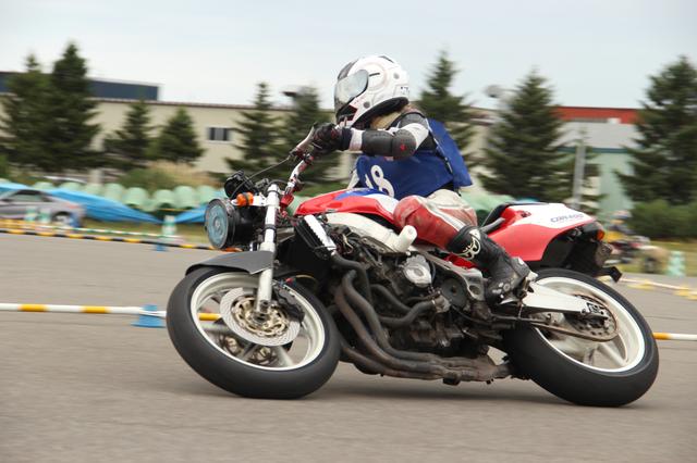 画像: Bクラス 吉田華奈子選手(CBR400RR)