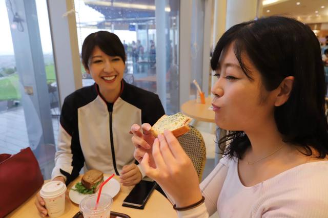 画像4: 大関さおり&国友愛佳ペアが編集部から出発!