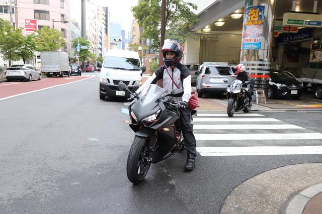 画像2: 大関さおり&国友愛佳ペアが編集部から出発!