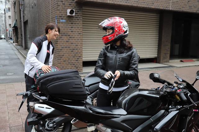 画像1: 大関さおり&国友愛佳ペアが編集部から出発!