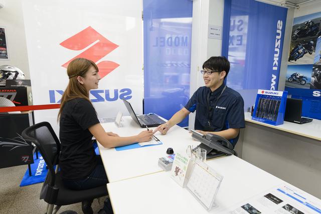 画像: 前もって予約を電話で行ない、お店に着いたら簡単な受付をします。