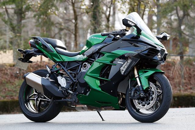 画像: ●水冷4ストDOHC4バルブ並列4気筒●998cc●200PS/7500rpm●14.0kg-m/9500rpm ●260kg●820mm●19L●120/70ZR17・190/55ZR17 税込価格:244万2000円