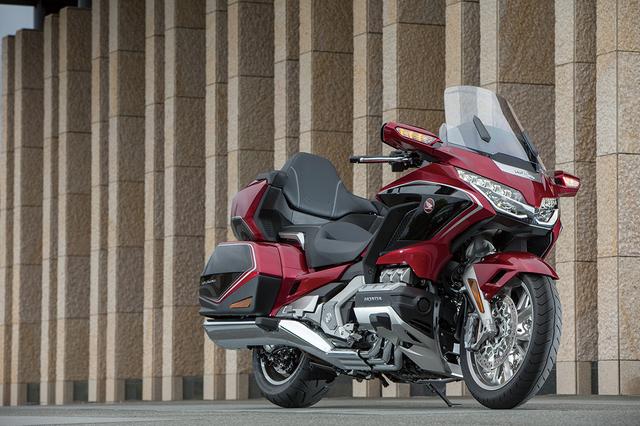 画像: ●水冷4ストOHC4バルブ水平対向6気筒●1833cc●126PS/5500rpm ●17.3kg-m/4500rpm●379kg●745mm●21L●130/70R18・200/55R16 税込価格:301万8400円