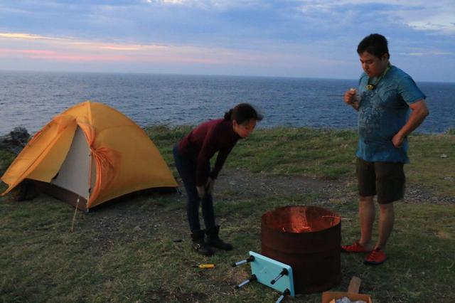 画像: 風が強いキャンプ場のため、バーナーはあまり使えません。ドラム缶をレンタルしました。