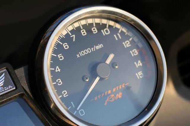 画像2: 400cc・4気筒ならではの高回転走行が楽しい。「HYPER VTEC Revo」の魅力